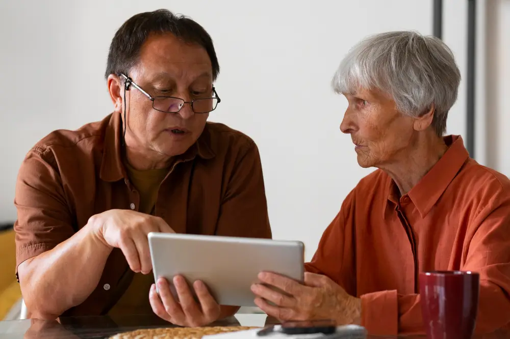 Accompagnement et inclusion numérique pour les seniors par l'Académie du Web Solidaire